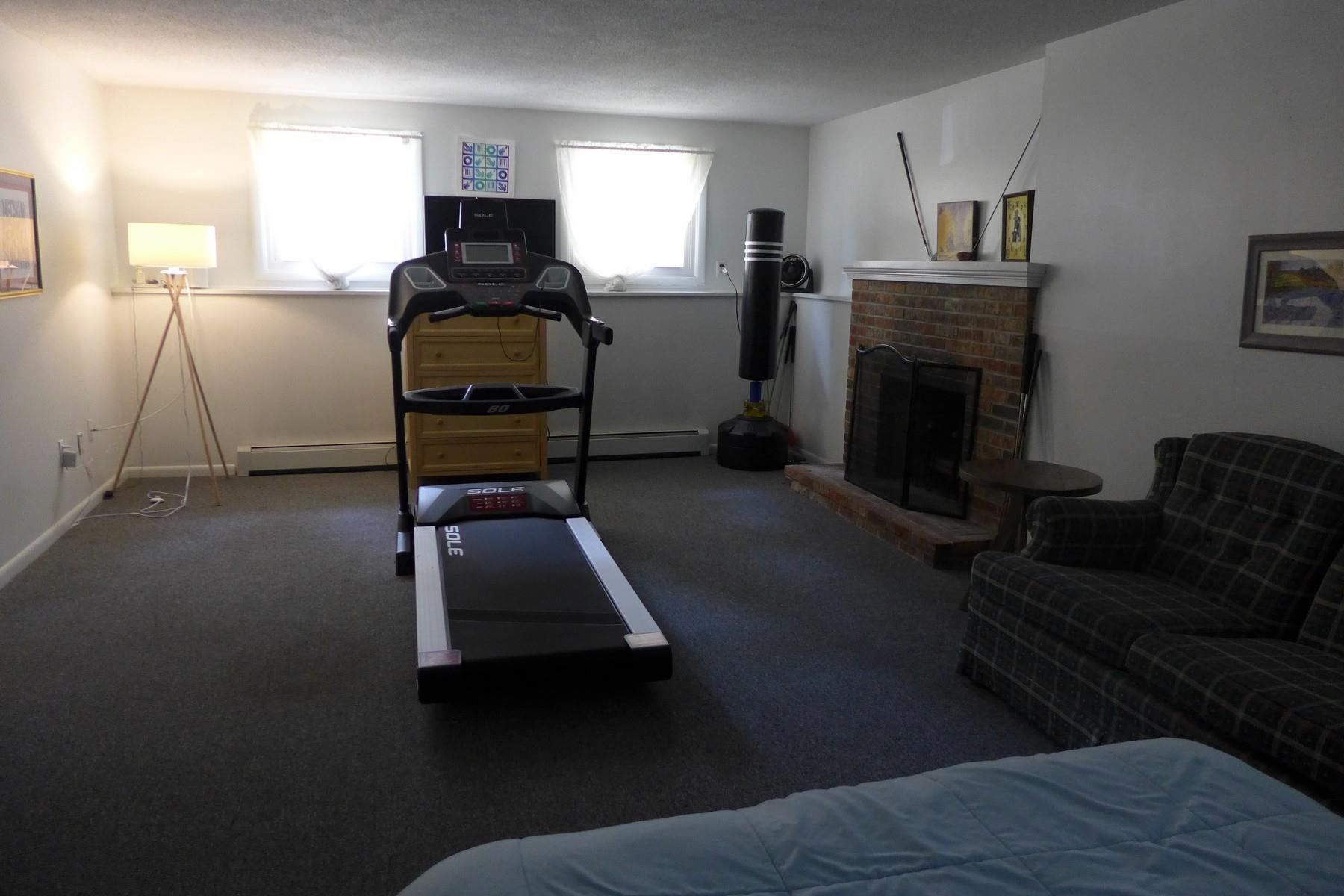 11 Oak Hill Road Shelburne, VT 05482 - Photo 17 of 29 Gallery Image 17