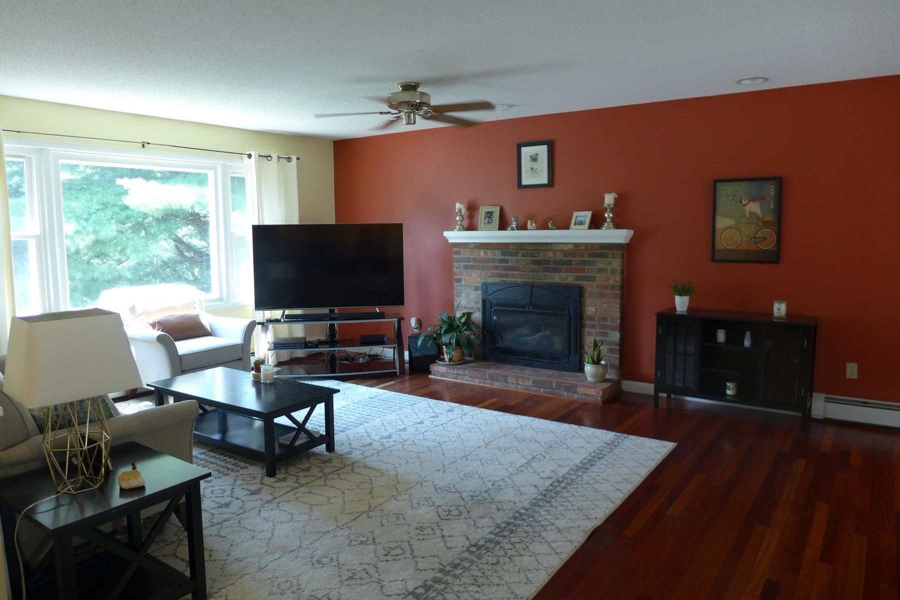 11 Oak Hill Road Shelburne, VT 05482 - Photo 3 of 29 Gallery Image 3