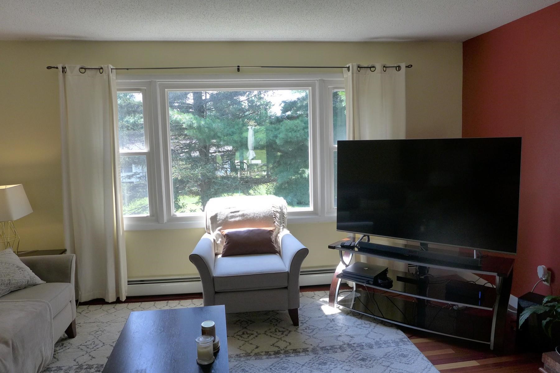 11 Oak Hill Road Shelburne, VT 05482 - Photo 9 of 29 Gallery Image 9