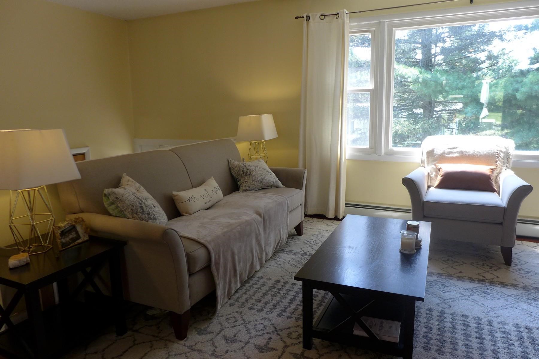 11 Oak Hill Road Shelburne, VT 05482 - Photo 10 of 29 Gallery Image 10