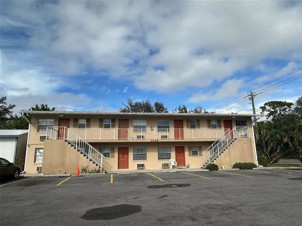 $1,000 | 2739 Nassau Street, Sarasota, FL 34231
