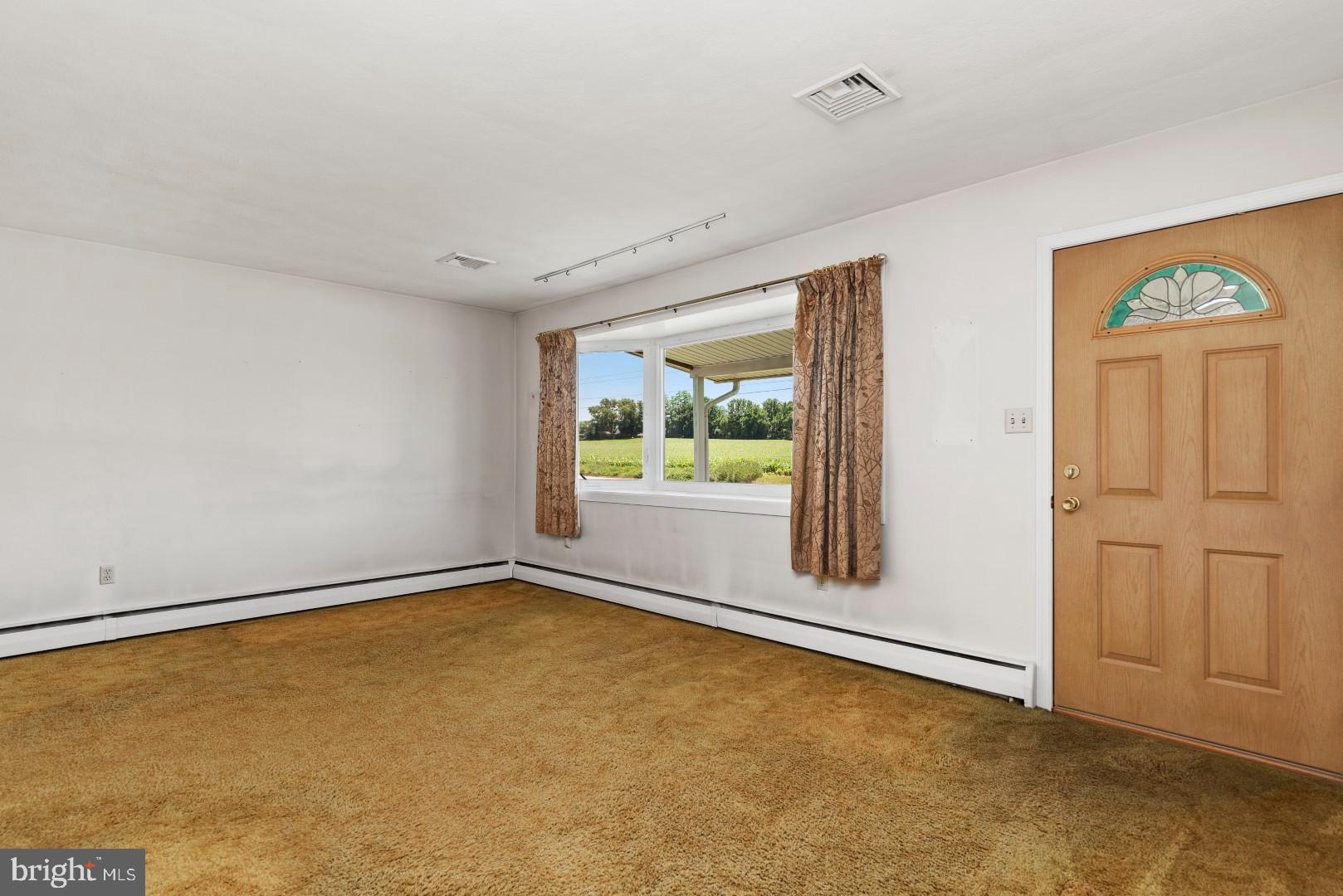 1484 York Road Carlisle, PA 17015 - Photo 5 of 38 Gallery Image 5