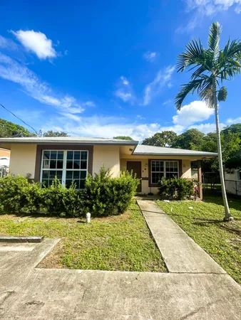$395,000 | 17 Southwest 6th Avenue, Dania Beach, FL 33004