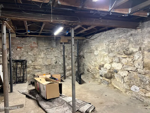 a view of walk in closet