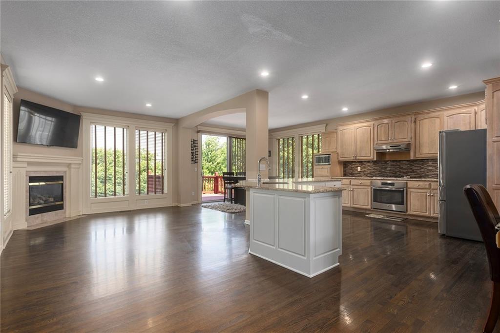 212 Northeast Hidden Ridge Lane Lee's Summit, MO 64064 - Photo 7 of 57