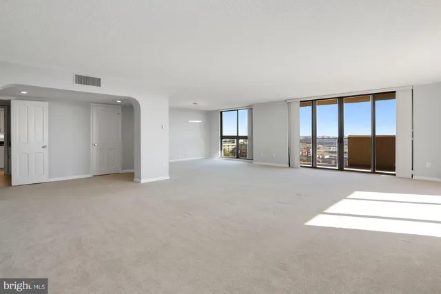 $5,000 | 1101 South Arlington Ridge Road, Unit 902, Arlington, VA 22202