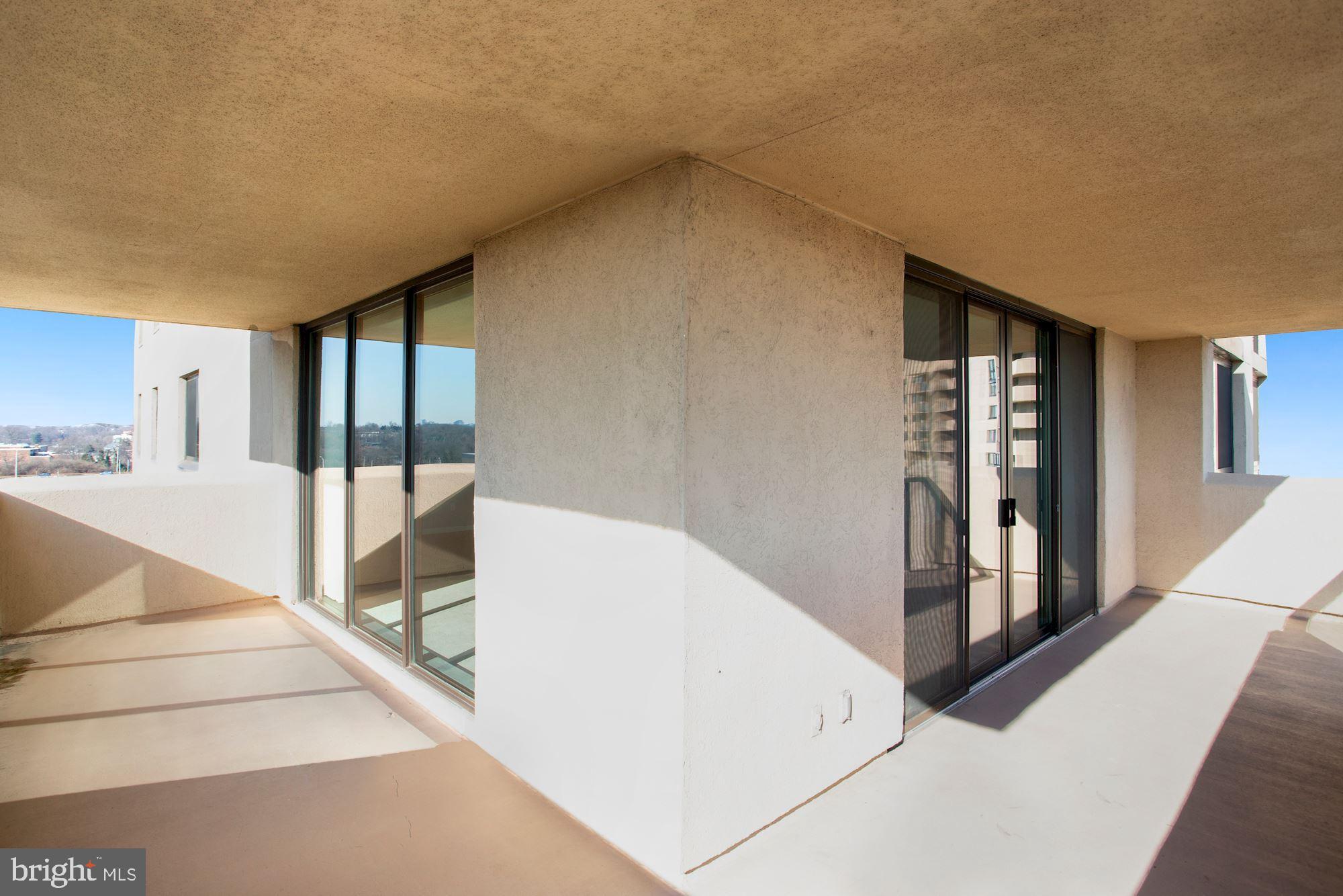 1101 South Arlington Ridge Road, Unit 902 Arlington, VA 22202 - Photo 28 of 38 a view of living room with furniture