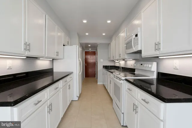 $5,000 | 1101 South Arlington Ridge Road, Unit 902, Arlington, VA 22202