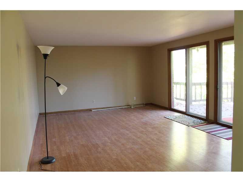 695 Deerfield Road Washington, PA 15301 - Photo 11 of 25 Living Room.