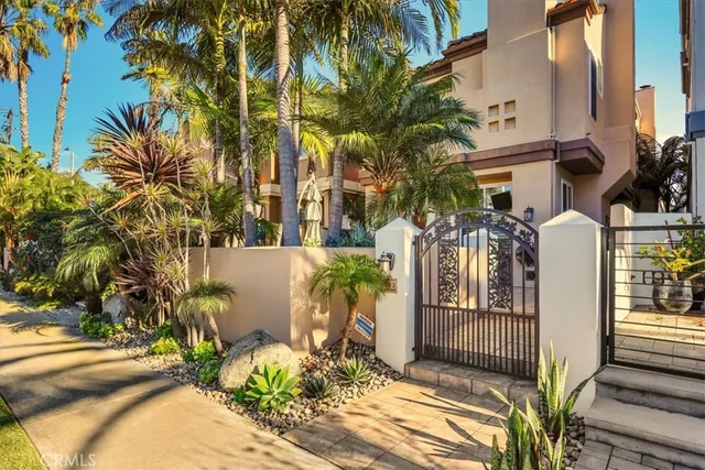 $2,259,000 | 622 22nd Street, Huntington Beach, CA 92648