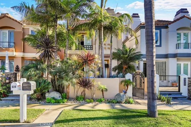 $2,259,000 | 622 22nd Street, Huntington Beach, CA 92648