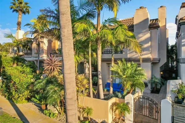 $2,259,000 | 622 22nd Street, Huntington Beach, CA 92648