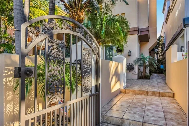 $2,259,000 | 622 22nd Street, Huntington Beach, CA 92648