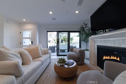 $19,995 | 603 Acacia Avenue, Unit A, Corona del Mar, CA 92625