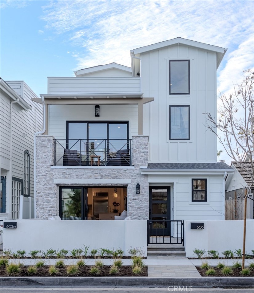 603 Acacia Avenue, Unit A Corona del Mar, CA 92625 - Photo 2 of 53 a front view of a house with a yard