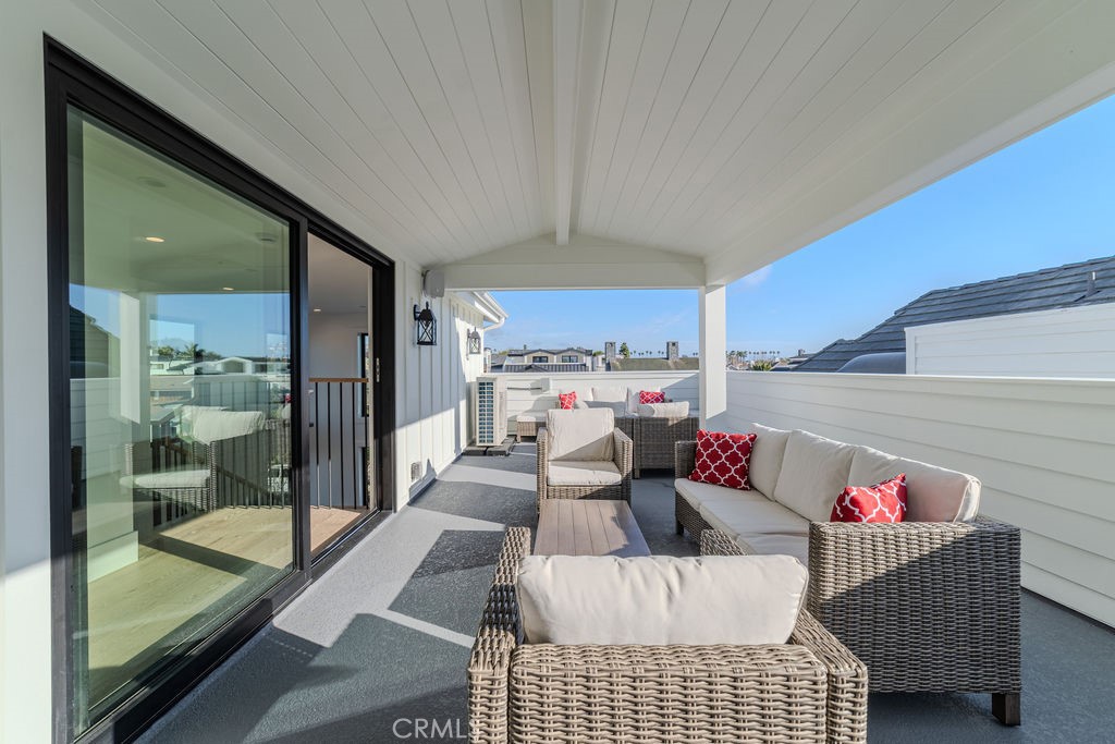 603 Acacia Avenue, Unit A Corona del Mar, CA 92625 - Photo 44 of 53 a living room with furniture