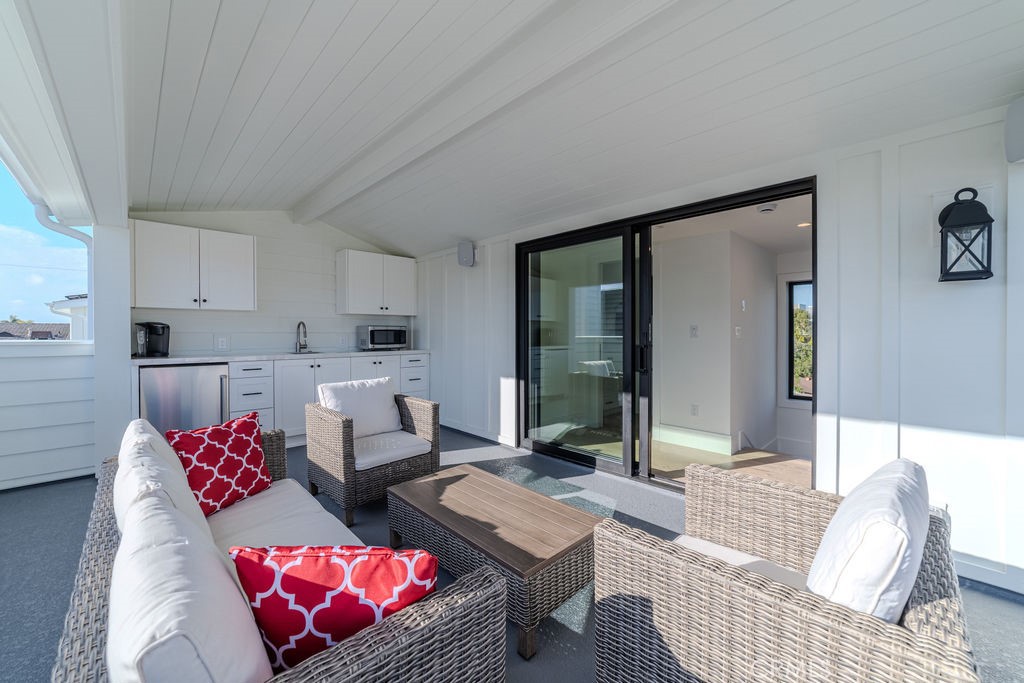 603 Acacia Avenue, Unit A Corona del Mar, CA 92625 - Photo 49 of 53 a living room with furniture