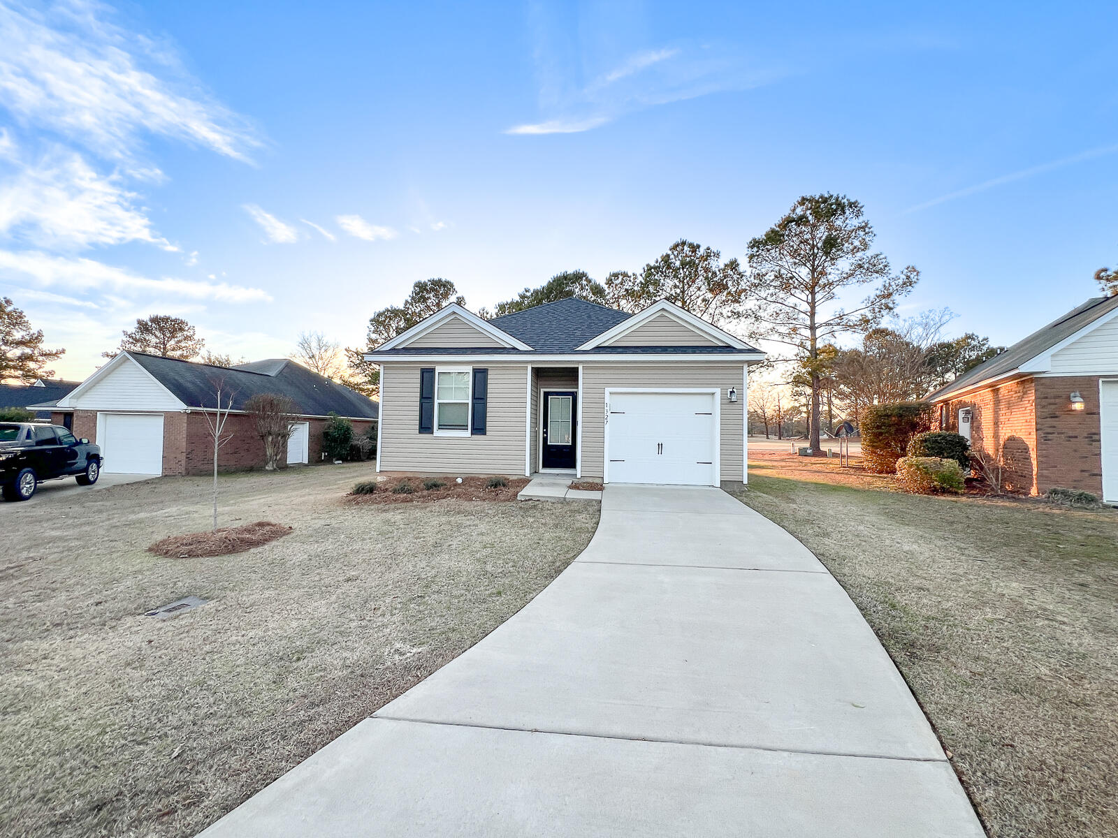 1327 Warrens Way Manning, SC 29102 - Photo 2 of 13 Front