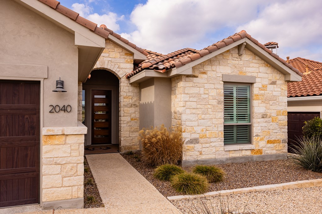 2040 Toscano Way Kerrville, TX 78028 - Photo 2 of 28