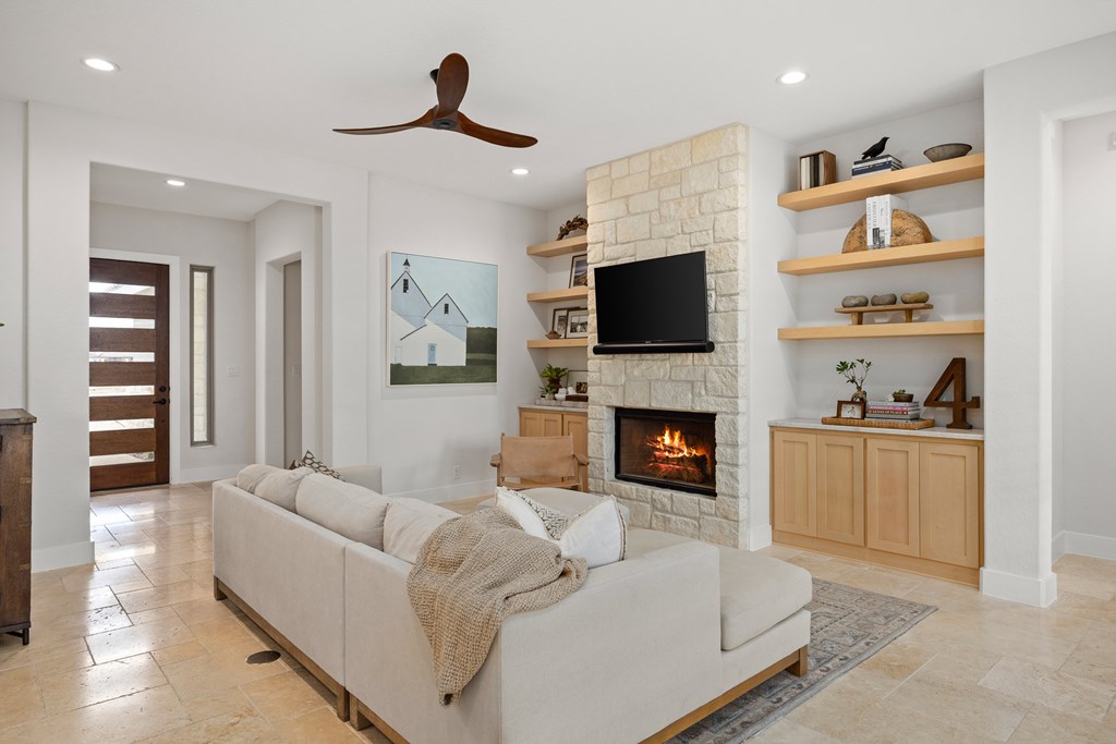 2040 Toscano Way Kerrville, TX 78028 - Photo 7 of 28