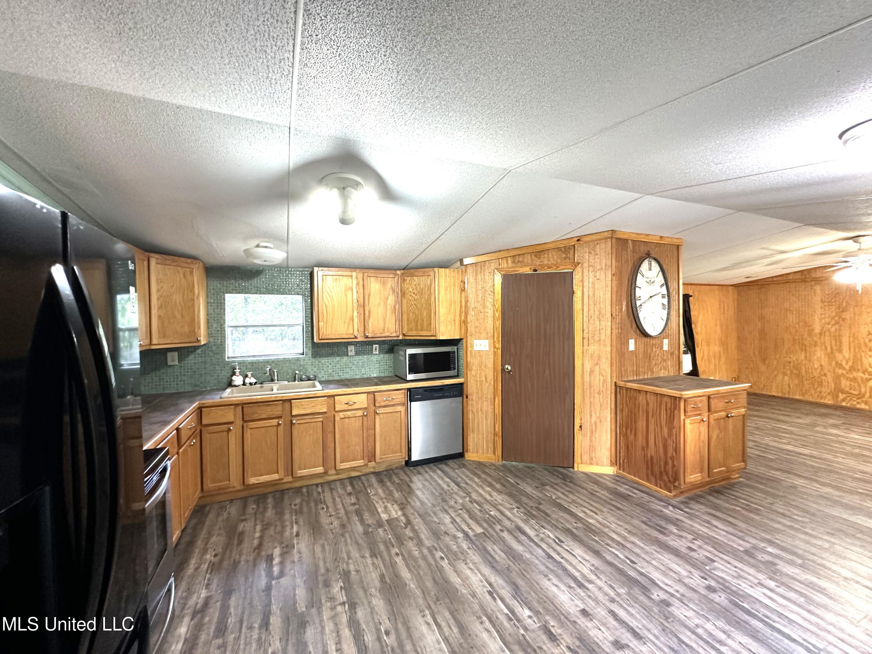 113 Glover Road Poplarville, MS 39470 - Photo 14 of 21 IMG_2194