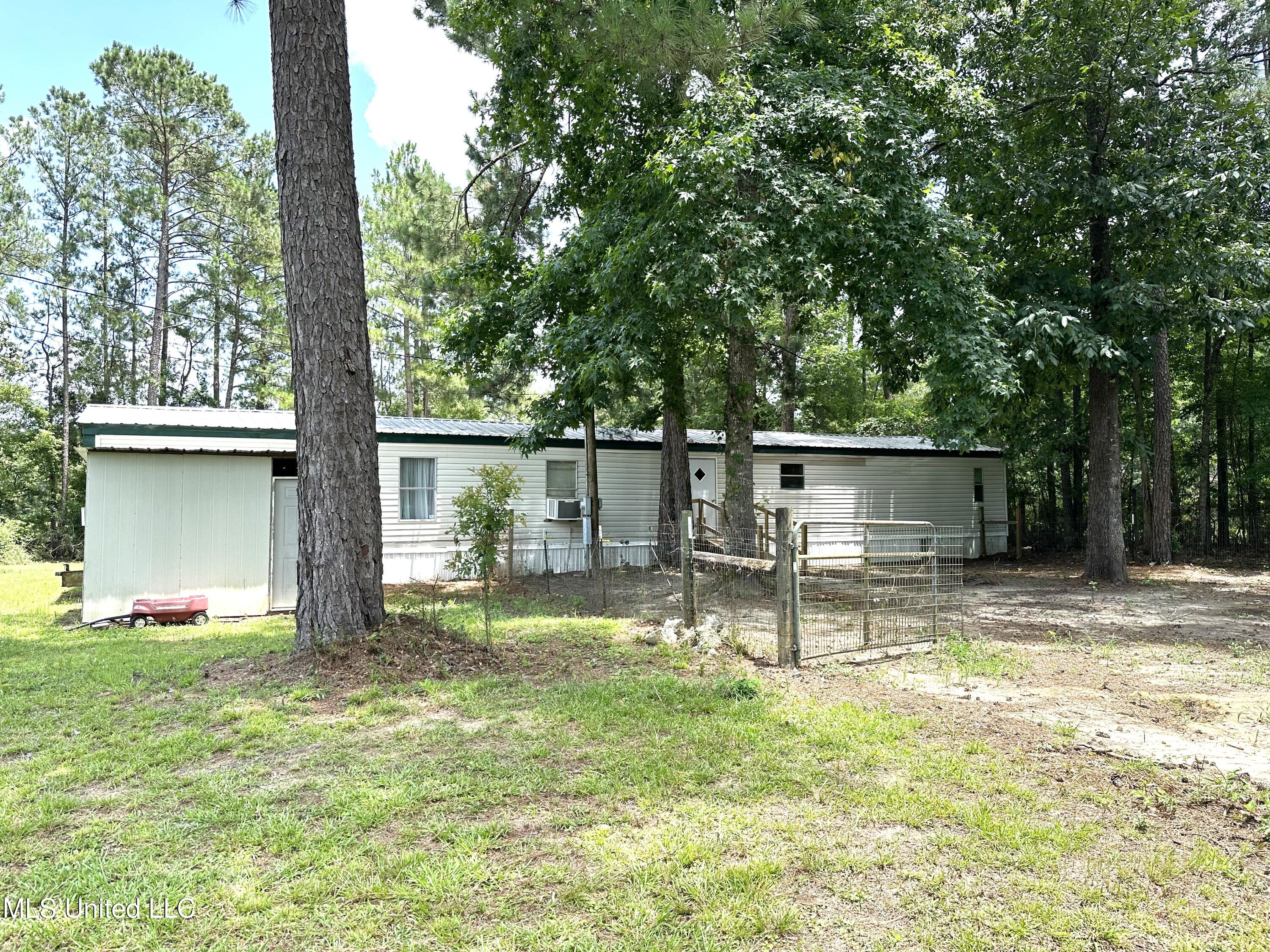 113 Glover Road Poplarville, MS 39470 - Photo 5 of 21 IMG_2187