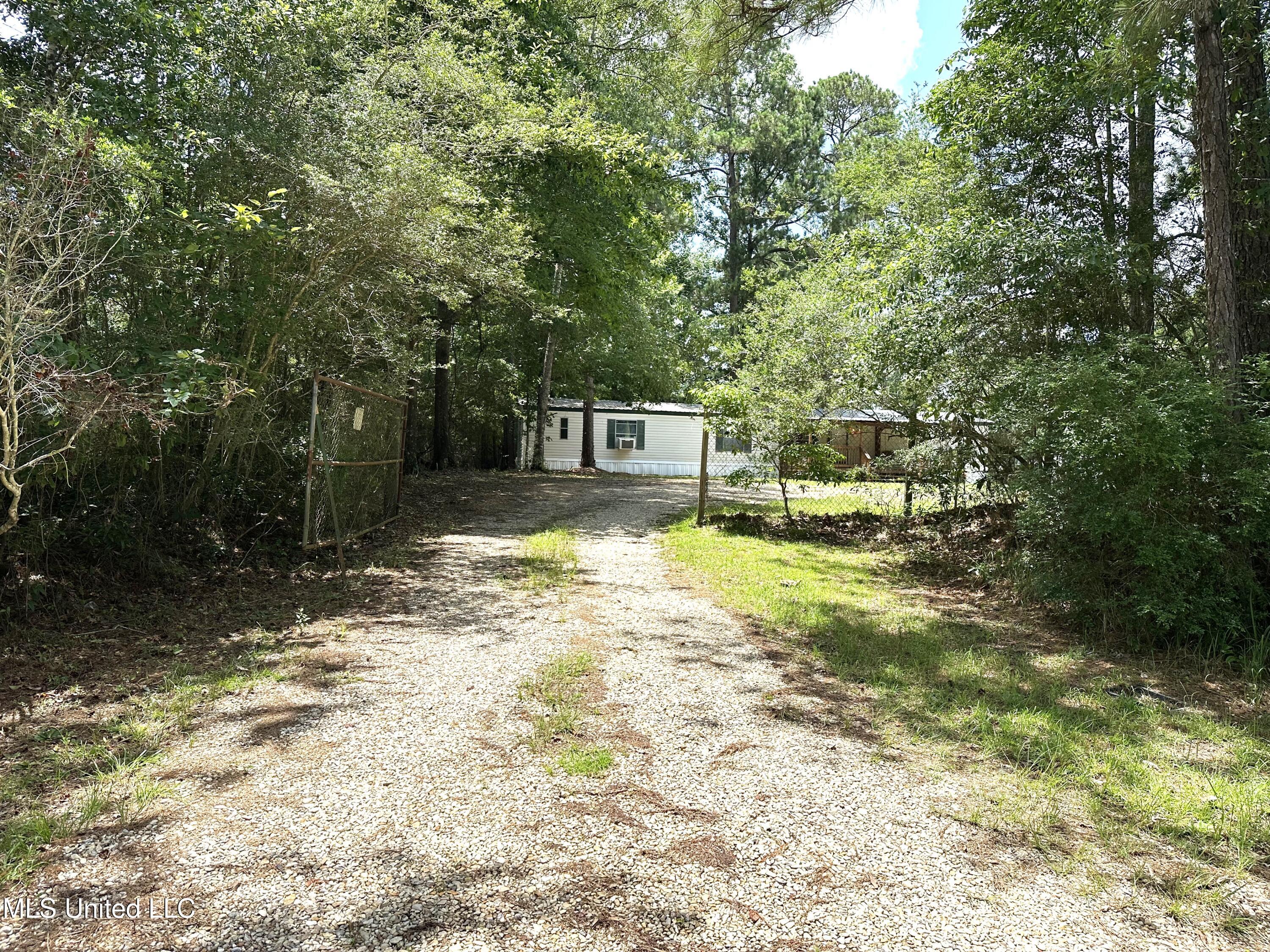 113 Glover Road Poplarville, MS 39470 - Photo 8 of 21 IMG_2185