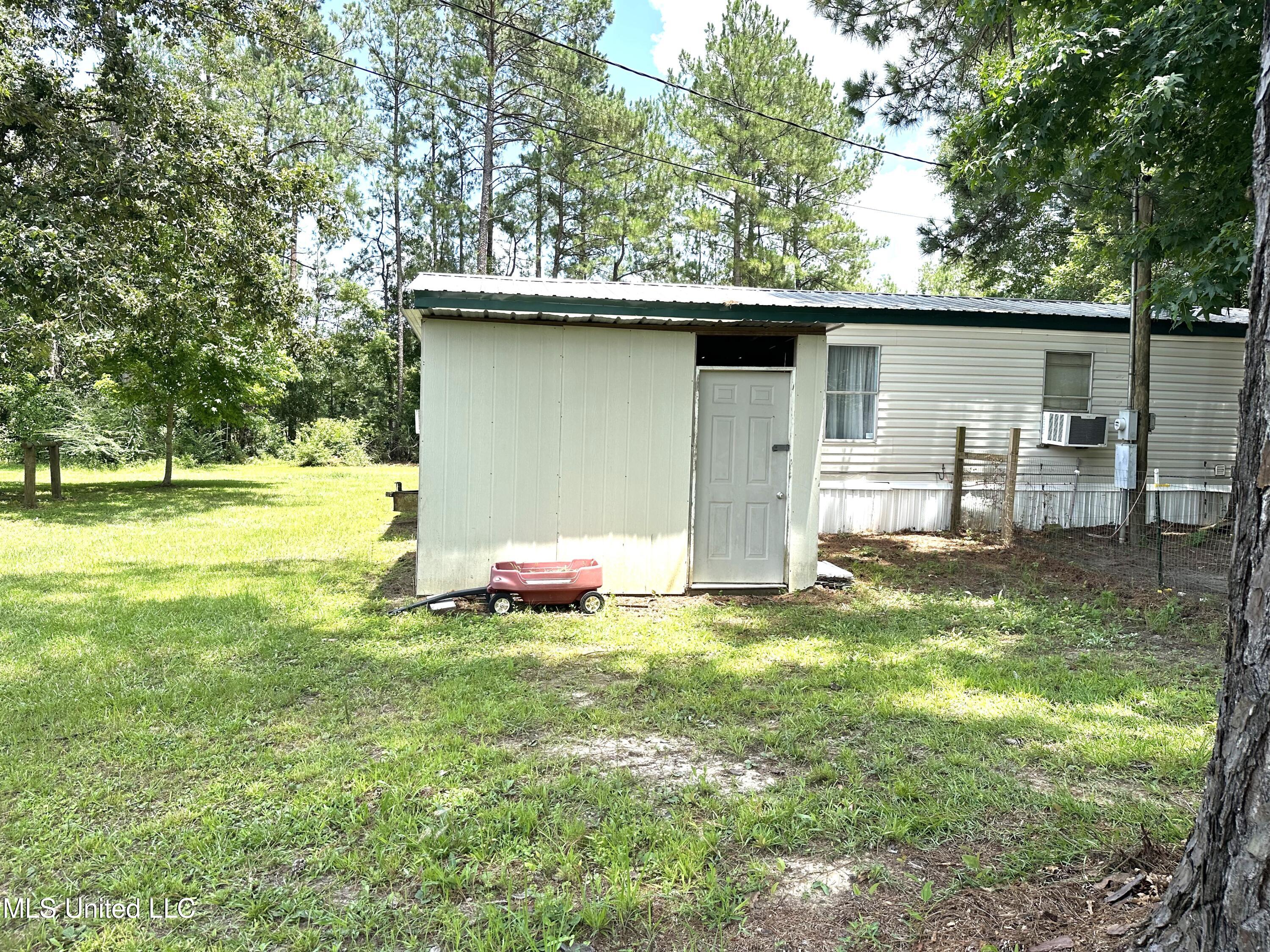 113 Glover Road Poplarville, MS 39470 - Photo 9 of 21 IMG_2188
