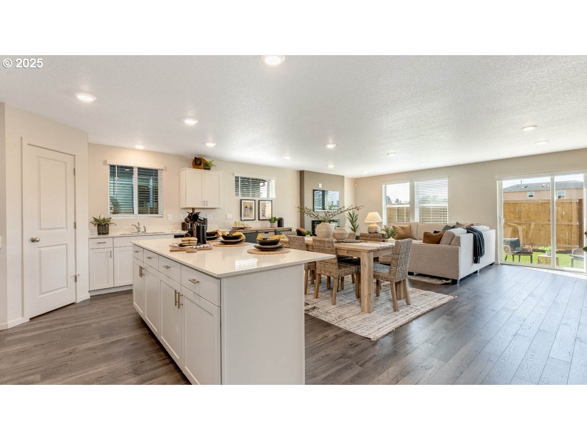 238 Greencrest Street Northeast Salem, OR 97301 - Photo 9 of 26