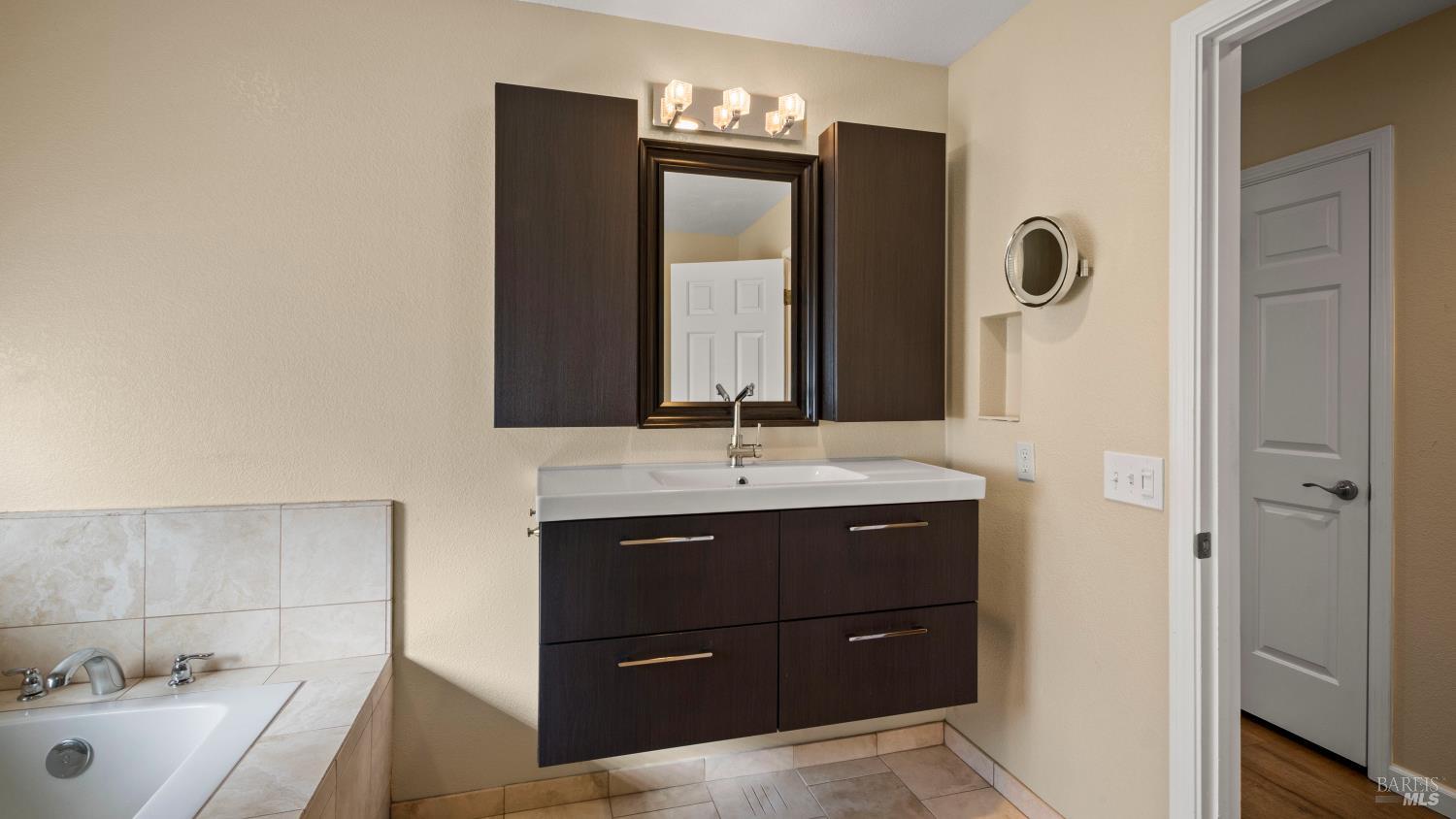 8151 Oakmont Drive Santa Rosa, CA 95409 - Photo 35 of 67 Primary Bathroom