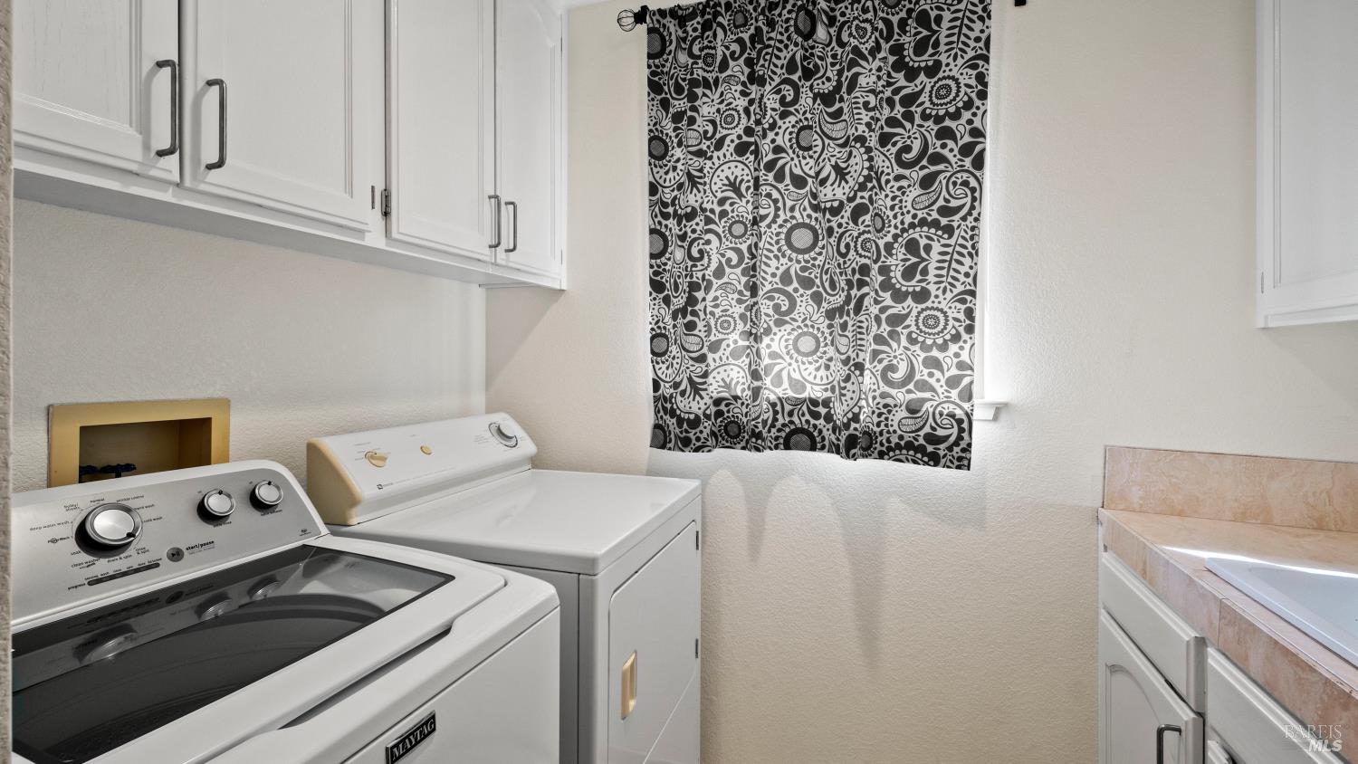 8151 Oakmont Drive Santa Rosa, CA 95409 - Photo 39 of 67 Laundry room