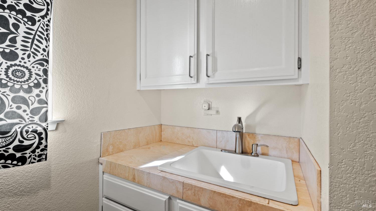 8151 Oakmont Drive Santa Rosa, CA 95409 - Photo 40 of 67 Laundry room with sink.