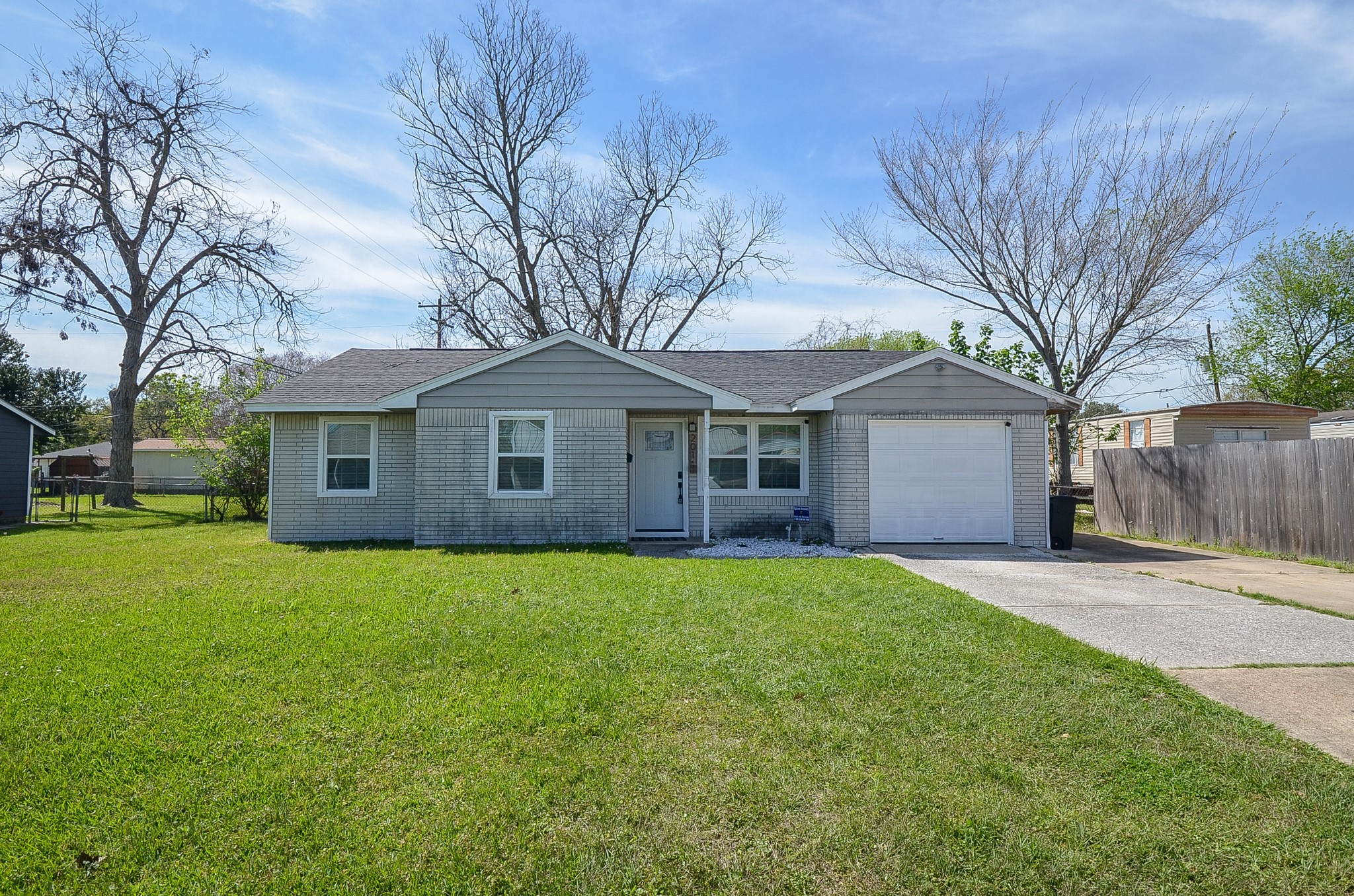 201 Inwood Lane Highlands, TX 77562 - Photo 2 of 31