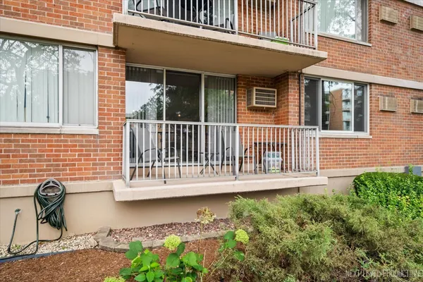 $179,900 | 2222 South Stewart Avenue, Unit 1C, Lombard, IL 60148