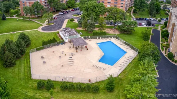 $179,900 | 2222 South Stewart Avenue, Unit 1C, Lombard, IL 60148