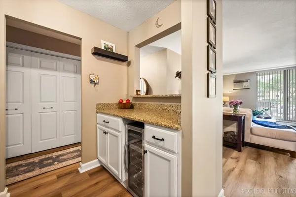 $179,900 | 2222 South Stewart Avenue, Unit 1C, Lombard, IL 60148