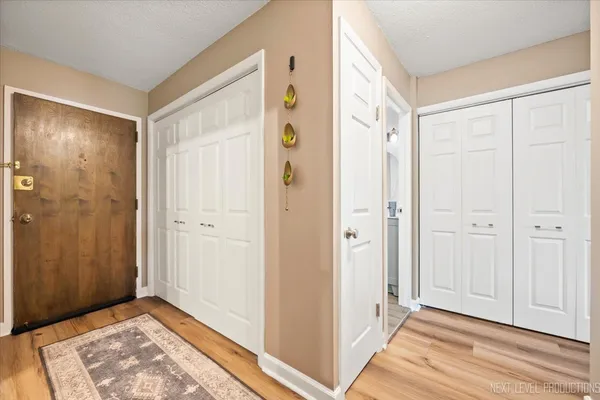 $179,900 | 2222 South Stewart Avenue, Unit 1C, Lombard, IL 60148