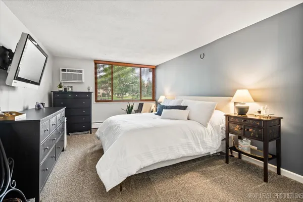$179,900 | 2222 South Stewart Avenue, Unit 1C, Lombard, IL 60148