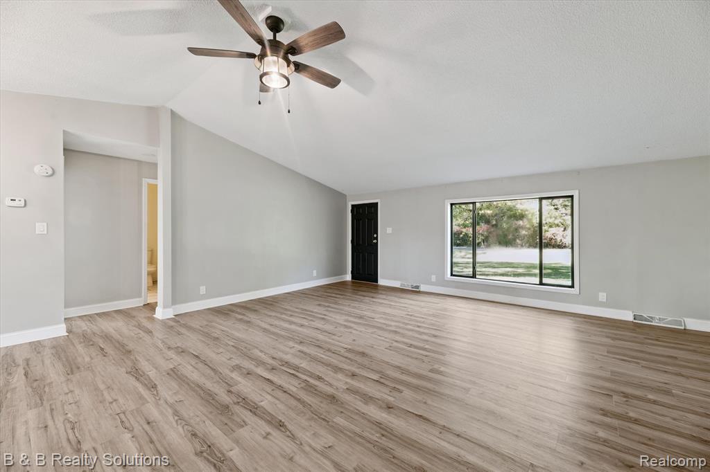 6692 Jones Road North Branch, MI 48461 - Photo 7 of 32