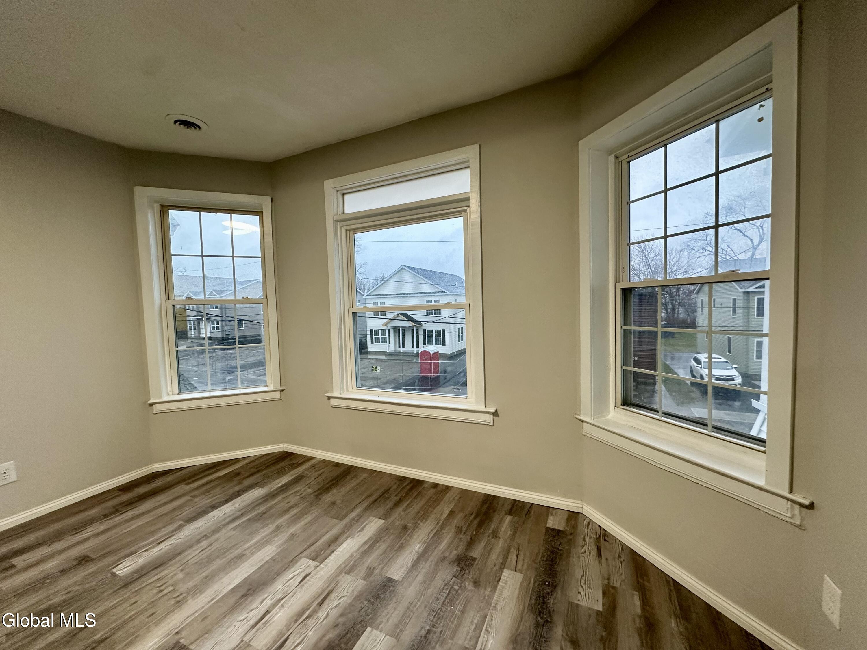 421 Summit Avenue Schenectady, NY 12307 - Photo 12 of 23 IMG_9221