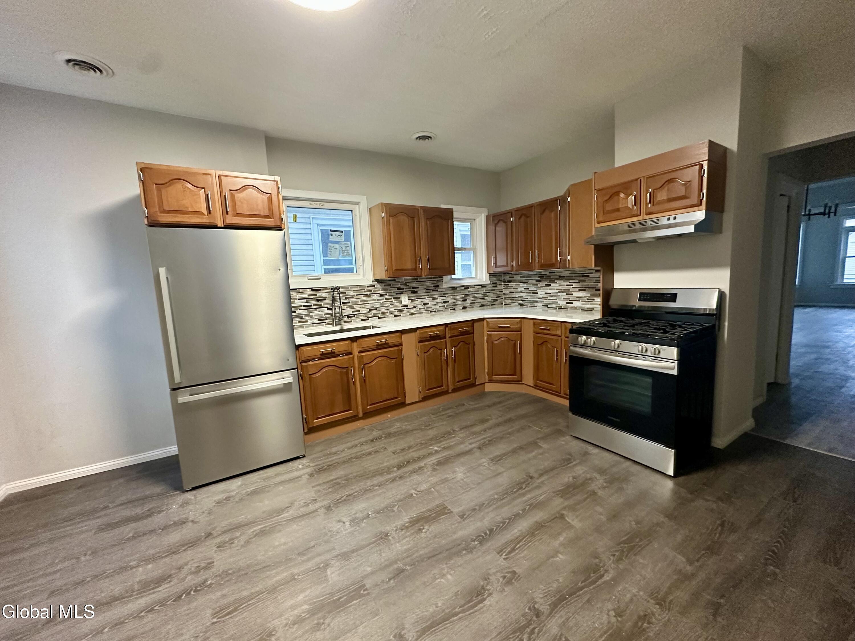 421 Summit Avenue Schenectady, NY 12307 - Photo 14 of 23 IMG_9209