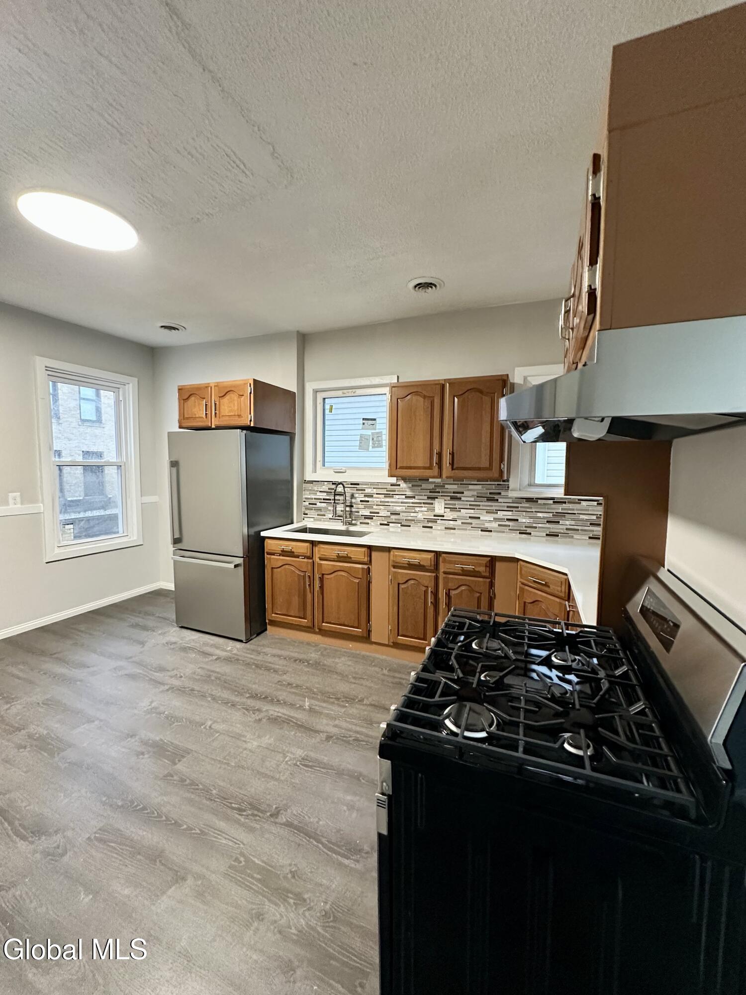 421 Summit Avenue Schenectady, NY 12307 - Photo 16 of 23 IMG_9224