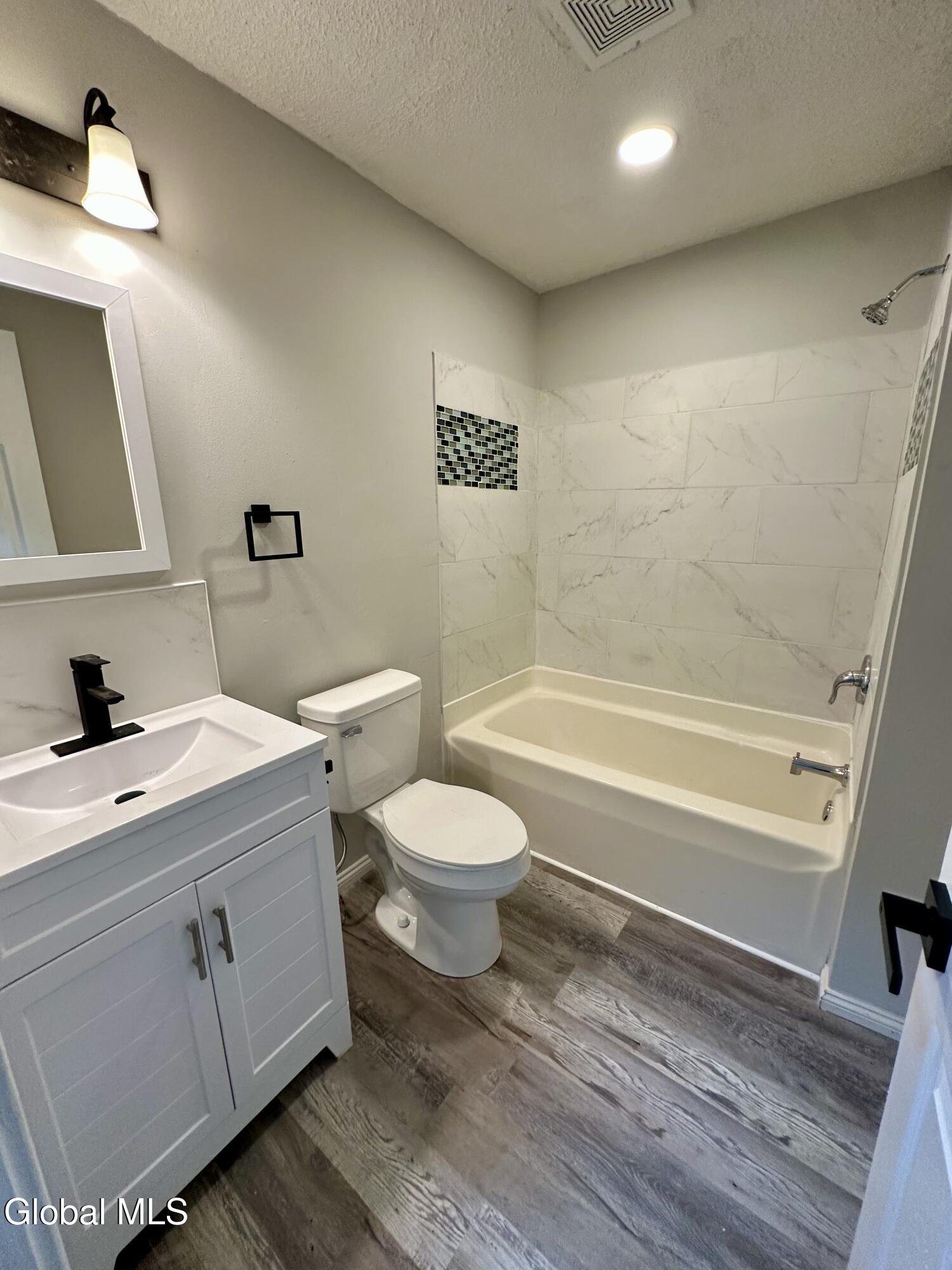 421 Summit Avenue Schenectady, NY 12307 - Photo 18 of 23 IMG_9216