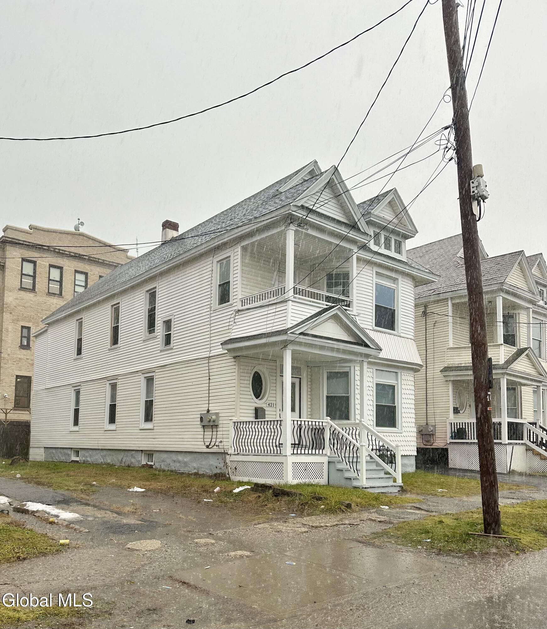 421 Summit Avenue Schenectady, NY 12307 - Photo 4 of 23 IMG_9237