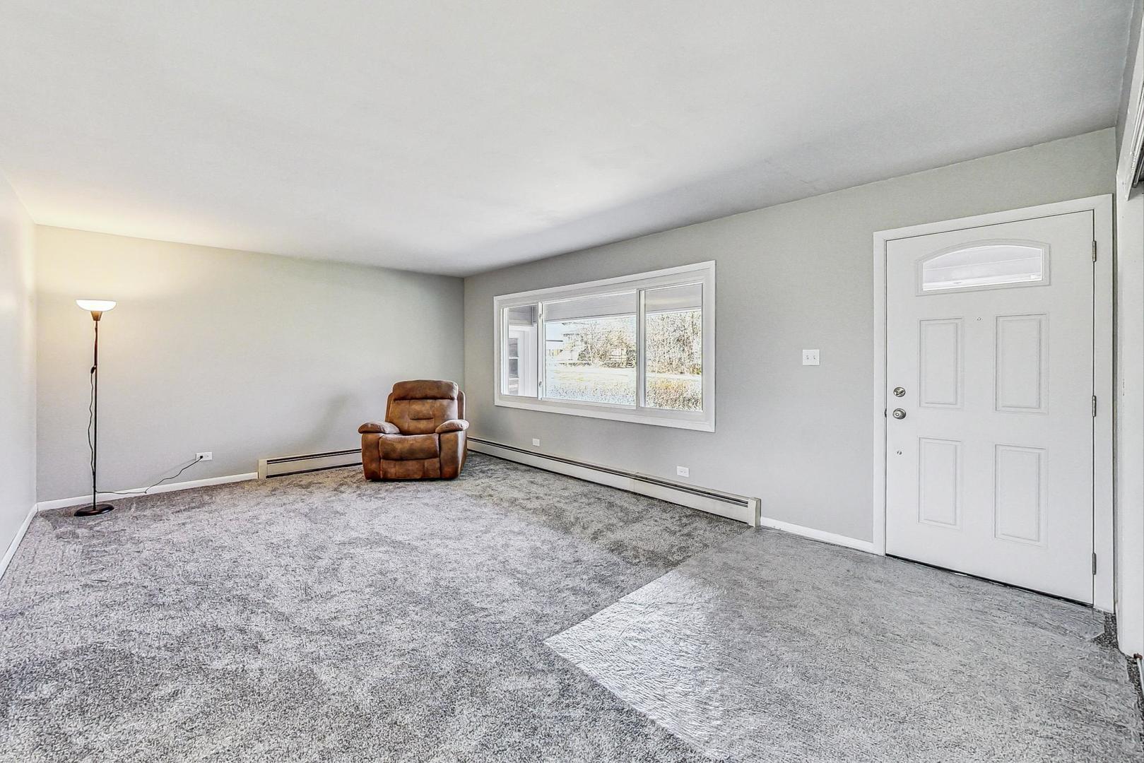 10S462 Ruth Drive Lemont, IL 60439 - Photo 2 of 24 a living room with a couch