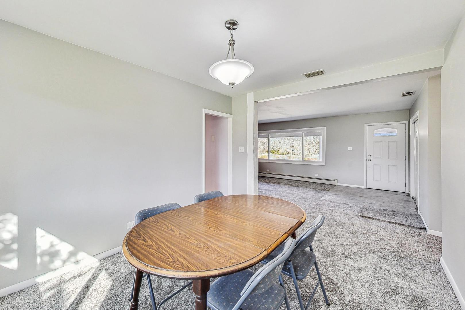 10S462 Ruth Drive Lemont, IL 60439 - Photo 5 of 24 a view of livingroom with furniture