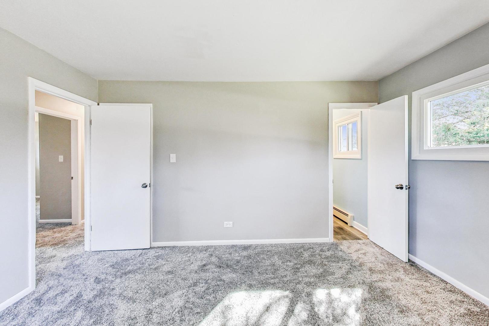 10S462 Ruth Drive Lemont, IL 60439 - Photo 10 of 24 a view of room and window