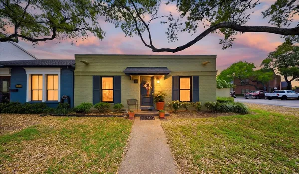 $349,000 | 22 Lake Shore Drive, Corpus Christi, TX 78413