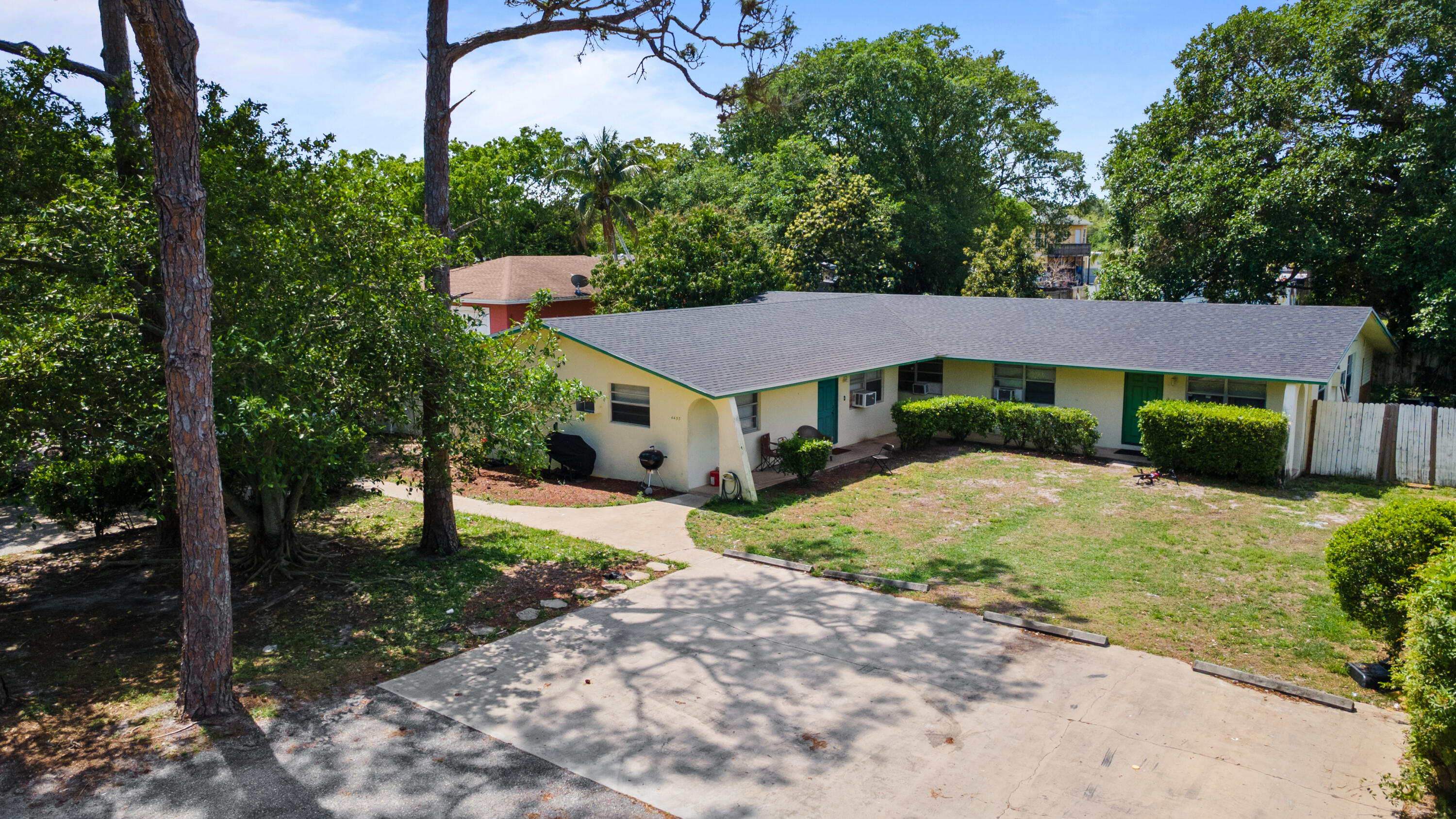 4453 Stevens Road Lake Worth Beach, FL 33461 - Photo 14 of 67 a house that has a tree in it