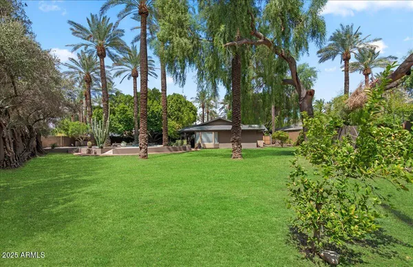 $1,895,000 | 4721 East Calle Redonda, Phoenix, AZ 85018